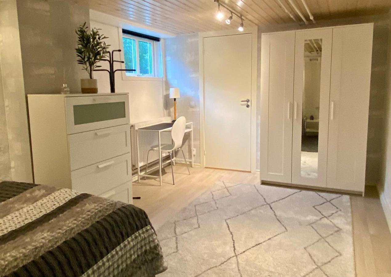 Lower Floor Of 50 Sqm In Nice Villa With Parking Stockholm Exterior photo